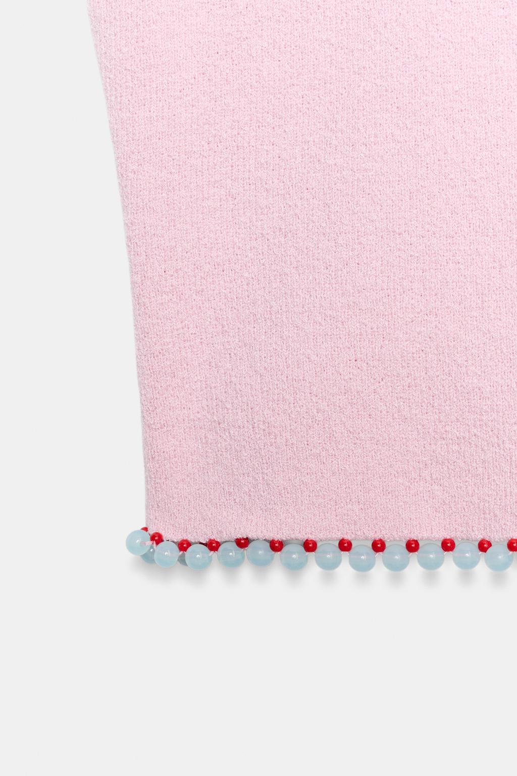 УКОРОЧЕННЫЙ ТРИКОТАЖНЫЙ ТОП С БУСИНАМИ