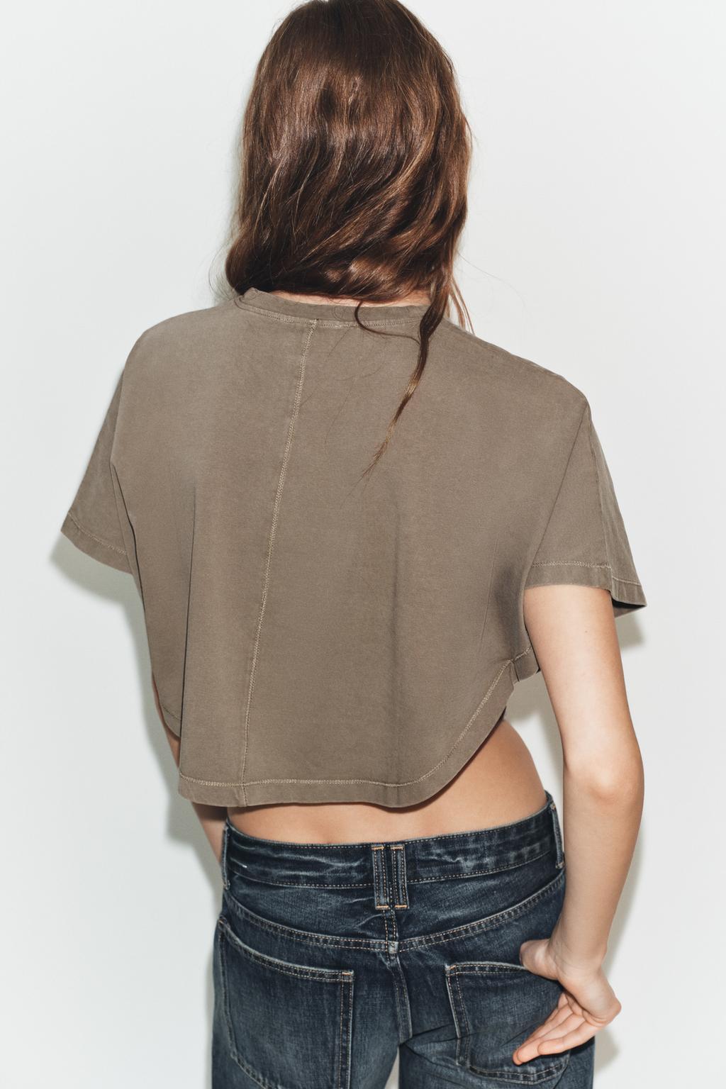 УКОРОЧЕННЫЙ ТОП С ЭФФЕКТОМ ПОТЕРТОСТИ