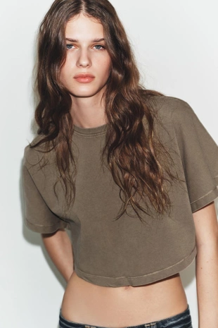 Укороченный топ с эффектом потертости