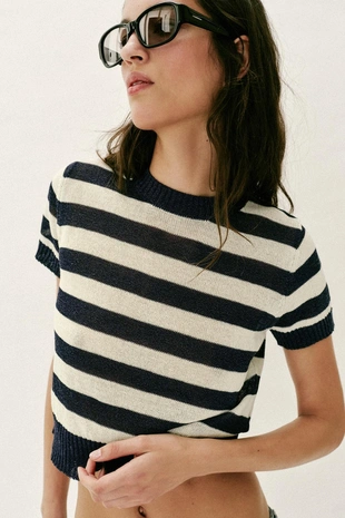 Трикотажный топ с коротким рукавом- Заказать в России