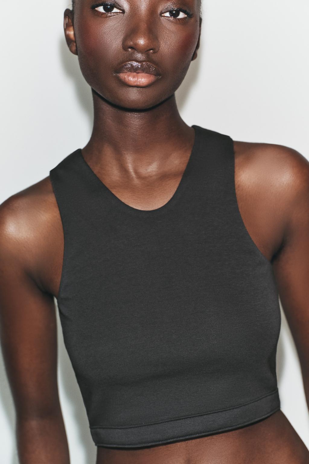 УКОРОЧЕННЫЙ ТОП БЕЗ РУКАВОВ