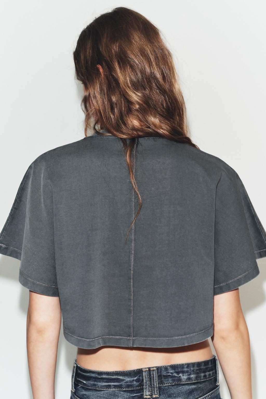 УКОРОЧЕННЫЙ ТОП С ЭФФЕКТОМ ПОТЕРТОСТИ