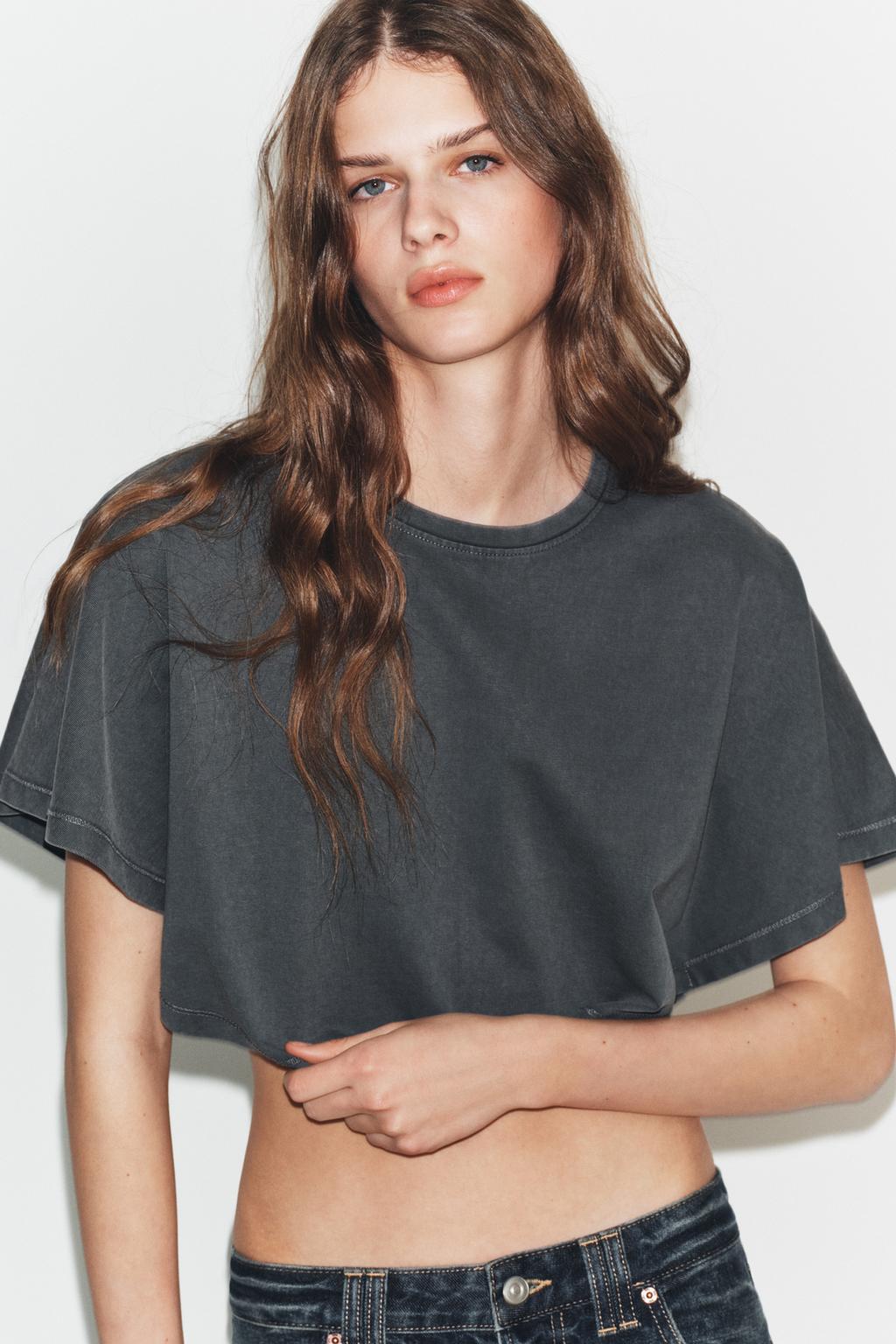 УКОРОЧЕННЫЙ ТОП С ЭФФЕКТОМ ПОТЕРТОСТИ