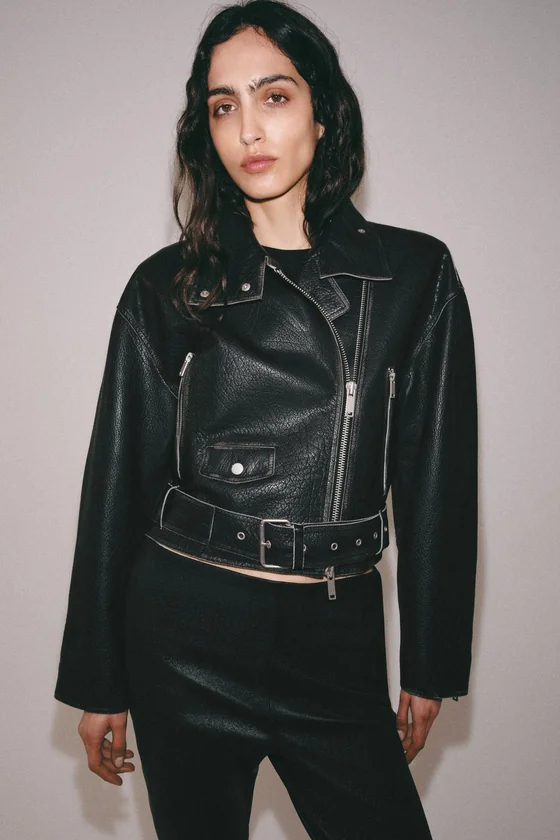 КОЖАНАЯ КУРТКА-КОСУХА — коллекция Zara «ZW» лимитированная серия