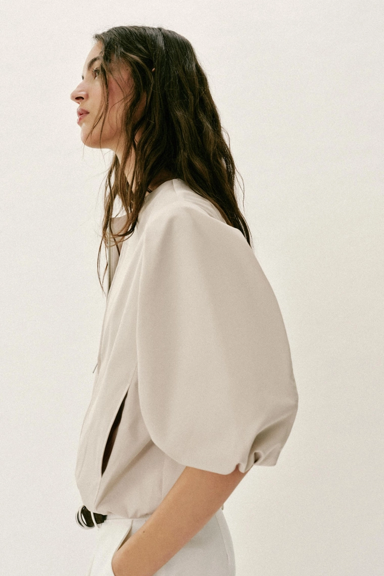 Бомбер с рукавами-пышками