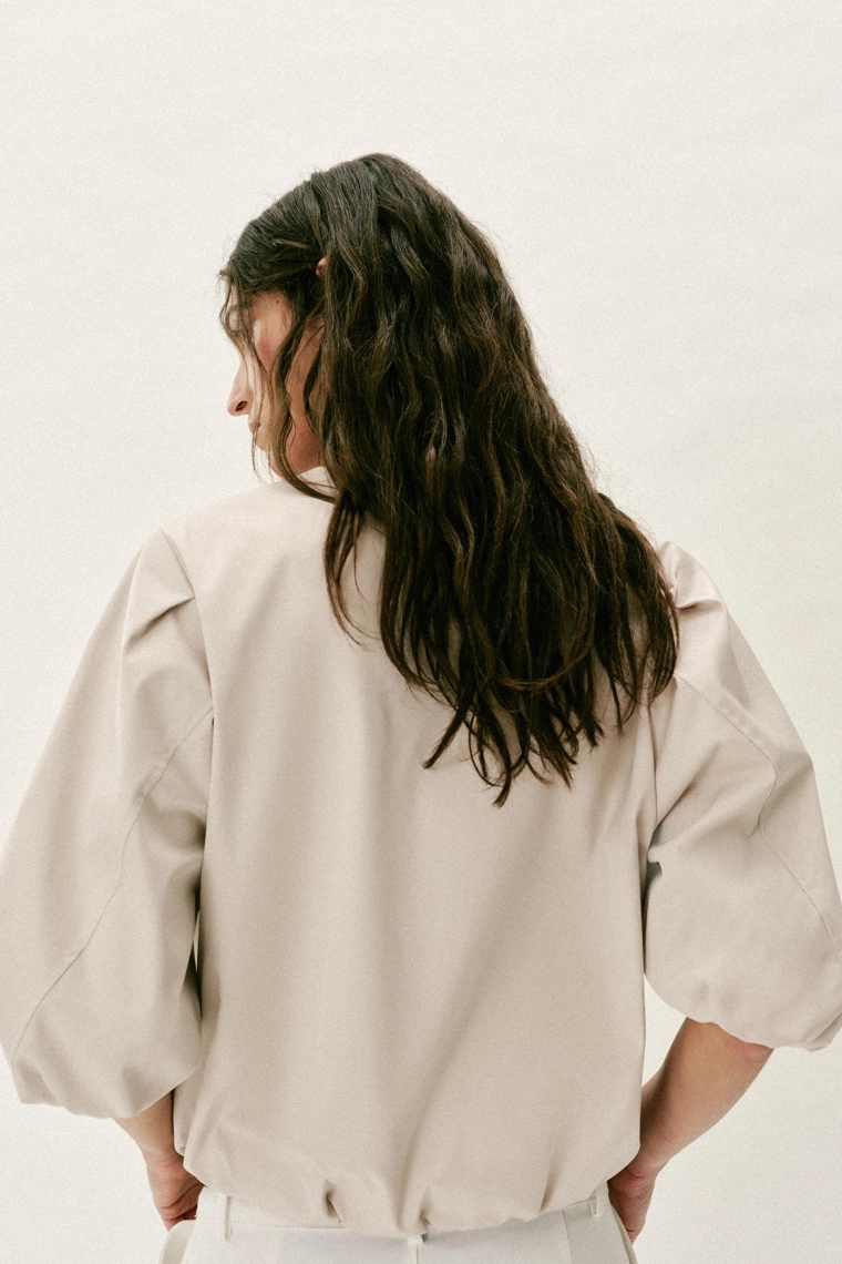 Бомбер с рукавами-пышками