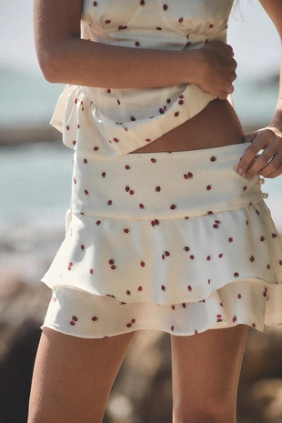 Мини-юбка с воланами и принтом клубники- Заказать в России