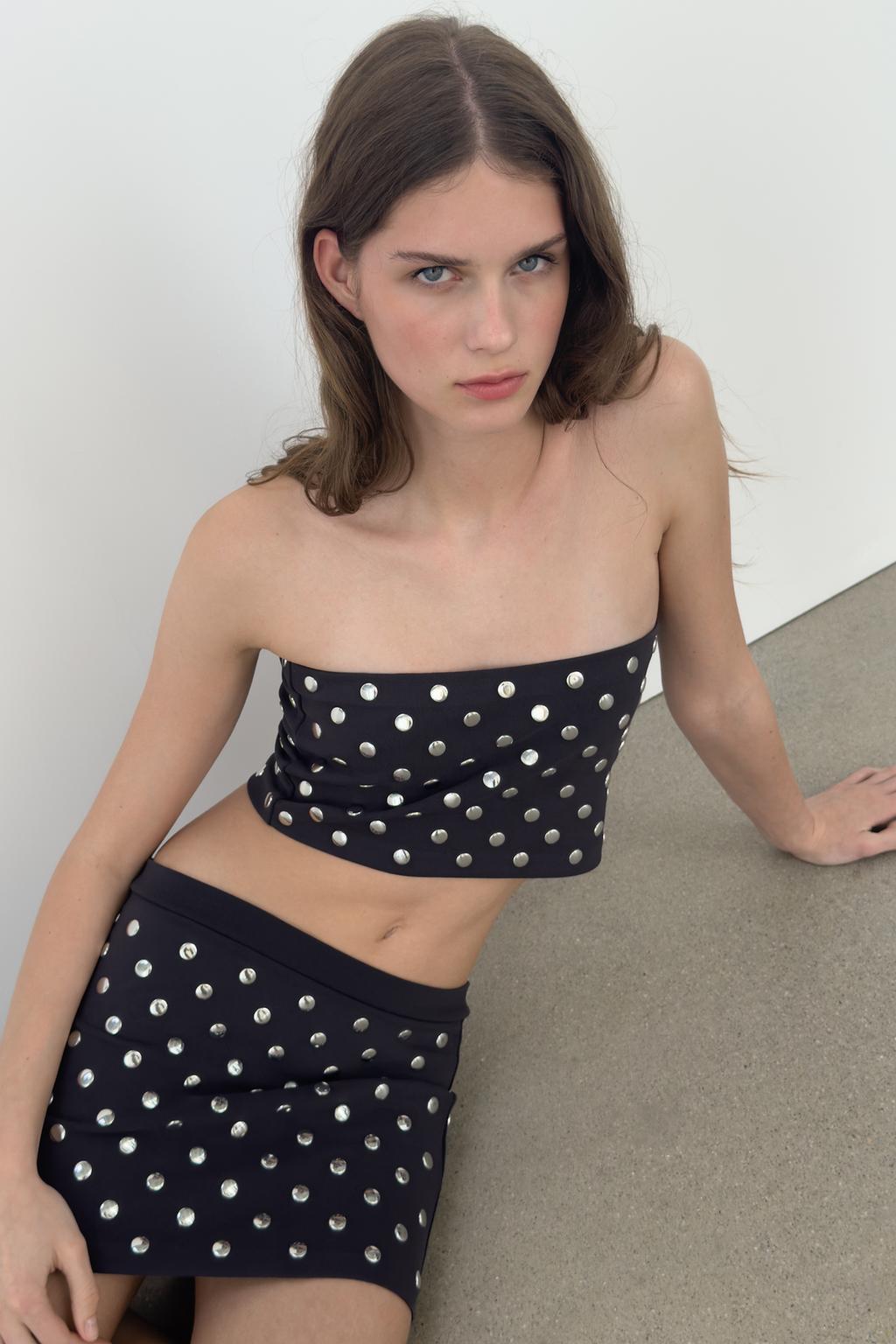 МИНИ-ЮБКА С ЗАКЛЕПКАМИ