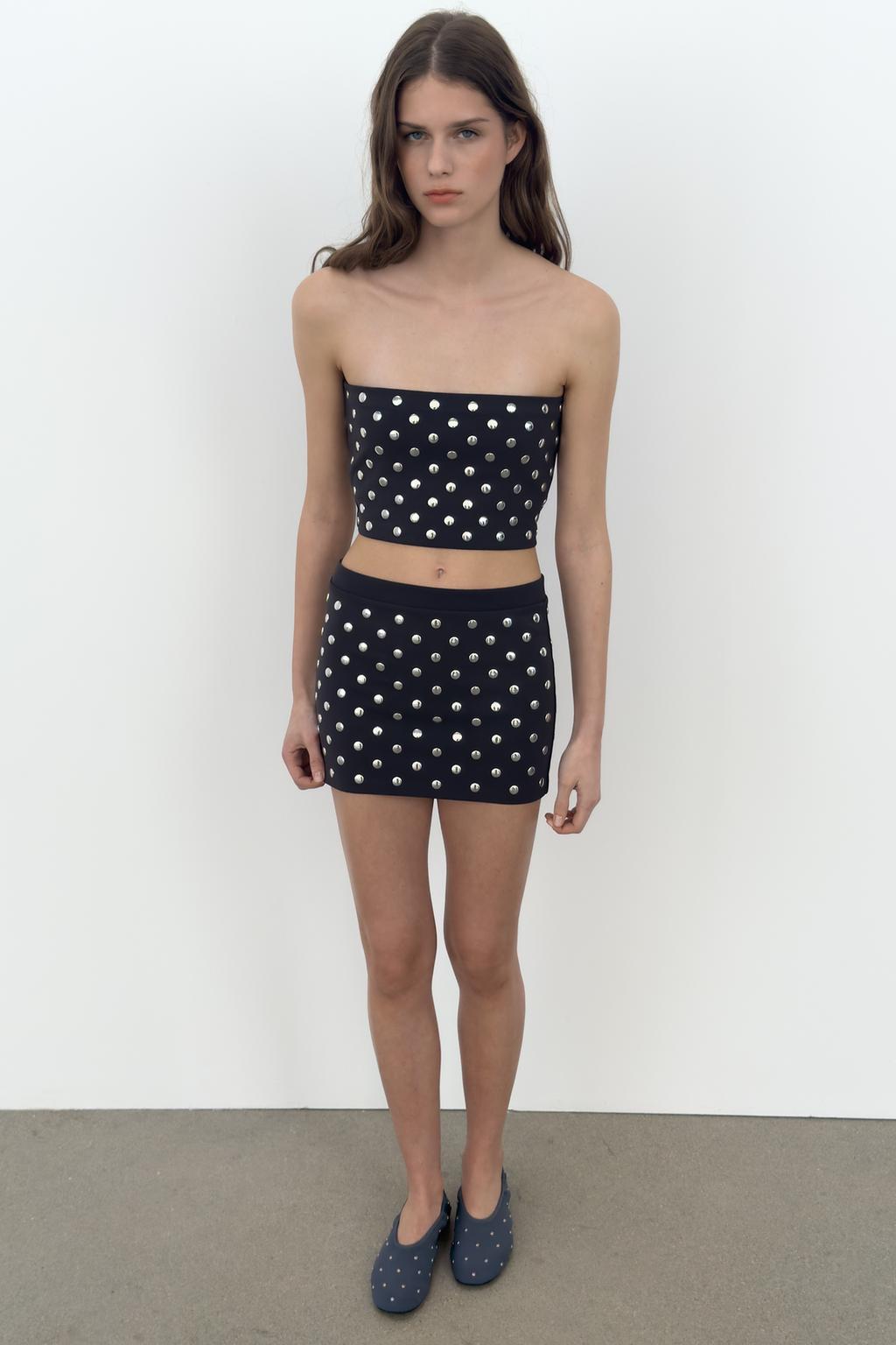 МИНИ-ЮБКА С ЗАКЛЕПКАМИ