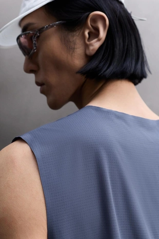 Перфорированная майка для бега- Заказать в России