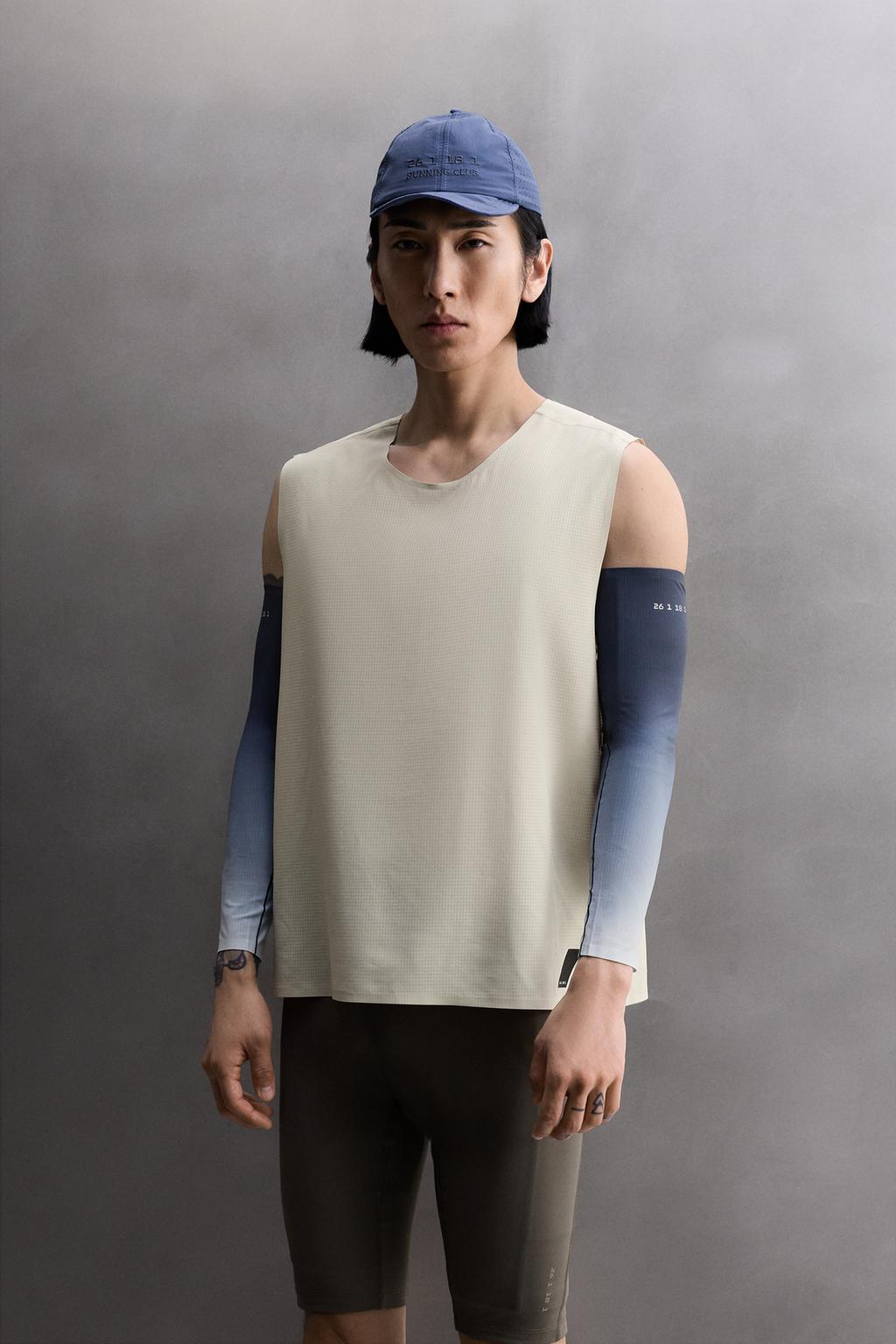 МАЙКА-БОРЦОВКА С ПЕРФОРАЦИЕЙ ДЛЯ БЕГА