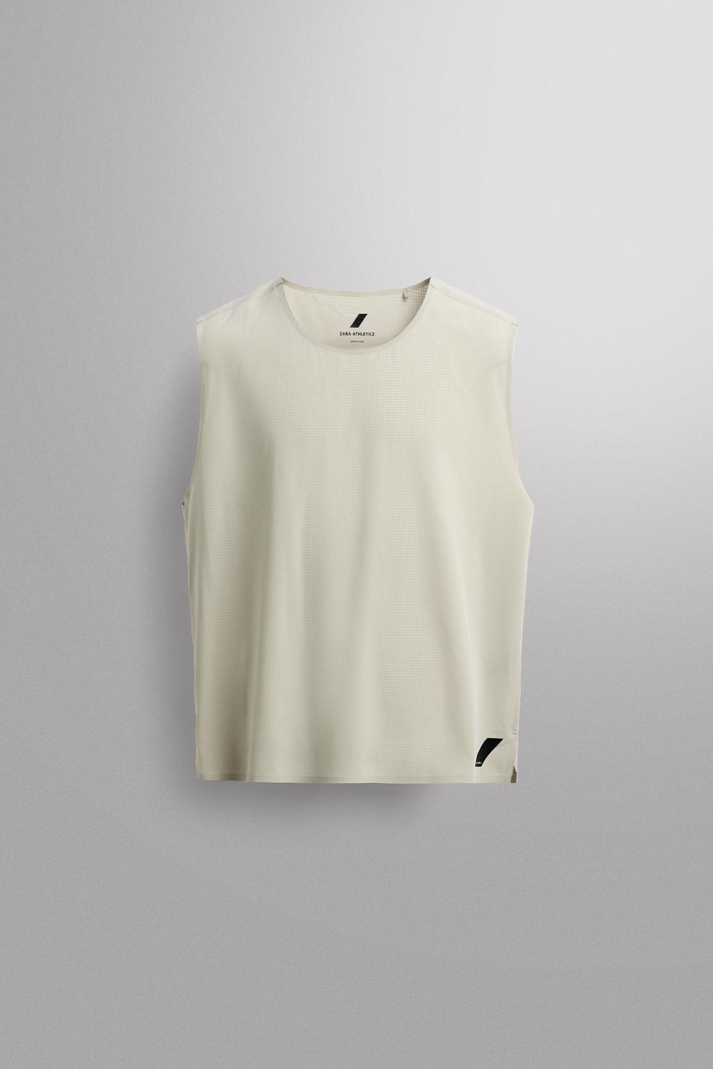 МАЙКА-БОРЦОВКА С ПЕРФОРАЦИЕЙ ДЛЯ БЕГА