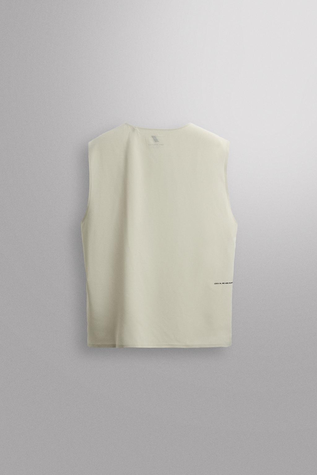 МАЙКА-БОРЦОВКА С ПЕРФОРАЦИЕЙ ДЛЯ БЕГА