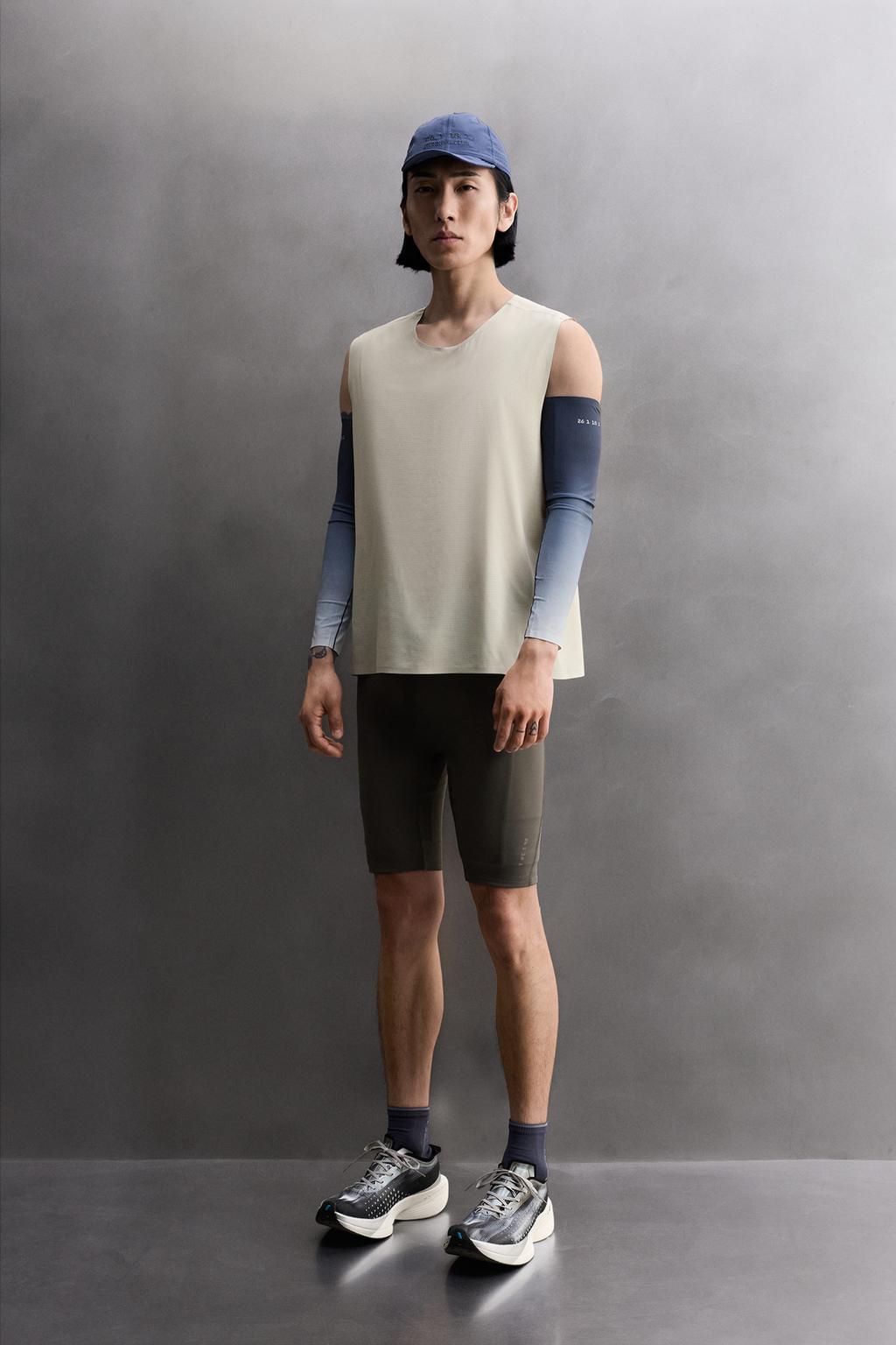 МАЙКА-БОРЦОВКА С ПЕРФОРАЦИЕЙ ДЛЯ БЕГА