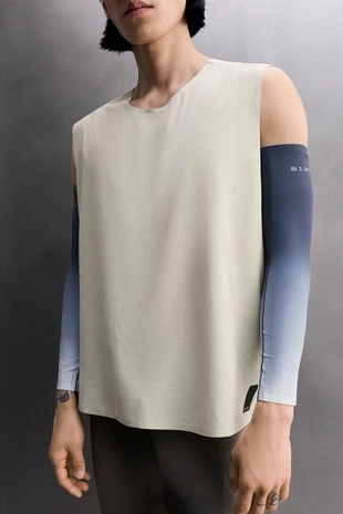 Майка-борцовка с перфорацией для бега- Заказать в России