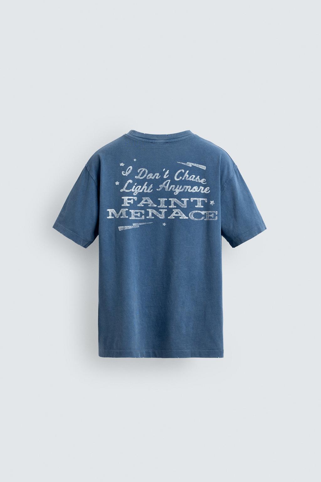 ФУТБОЛКА ИЗ ТКАНИ С ЭФФЕКТОМ ПОТЕРТОСТИ С НАДПИСЬЮ