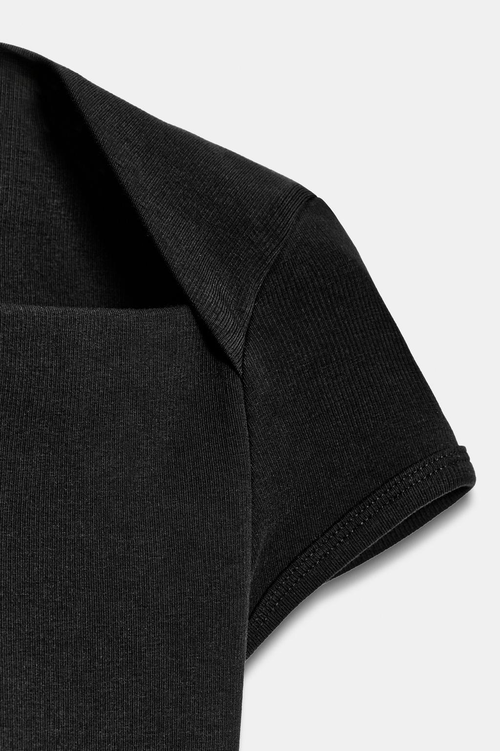 ФУТБОЛКА С КВАДРАТНЫМ ВЫРЕЗОМ