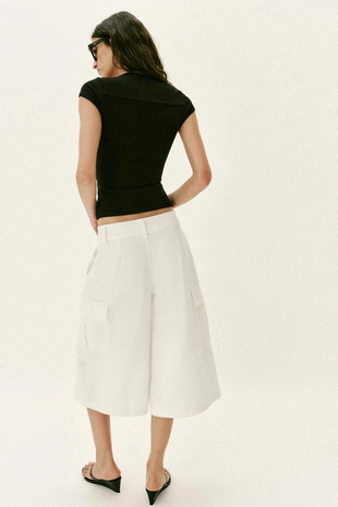 Футболка с квадратным вырезом