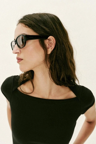 Футболка с квадратным вырезом