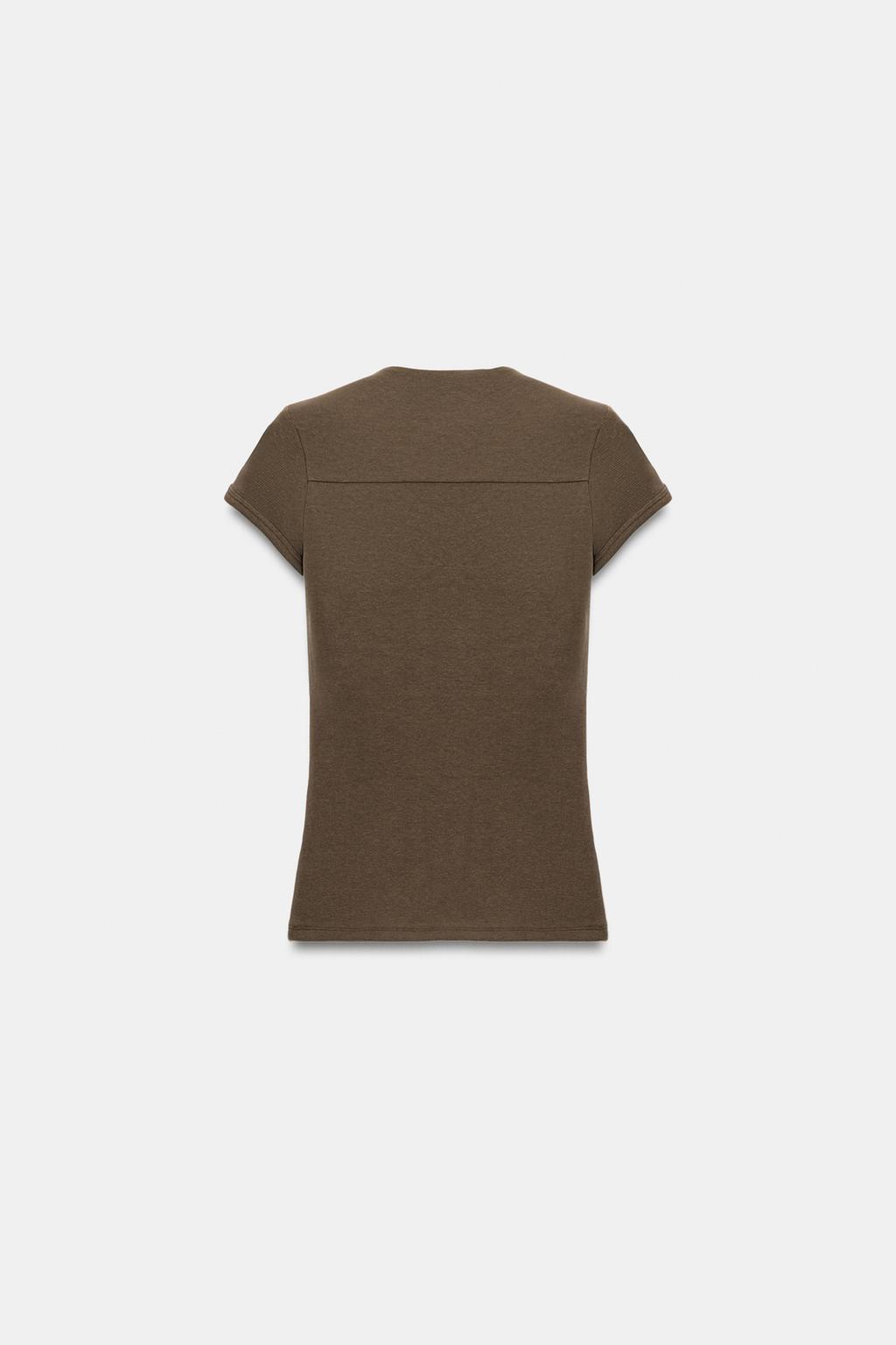 ФУТБОЛКА С КВАДРАТНЫМ ВЫРЕЗОМ