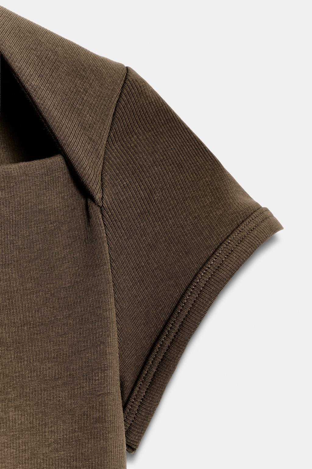 ФУТБОЛКА С КВАДРАТНЫМ ВЫРЕЗОМ