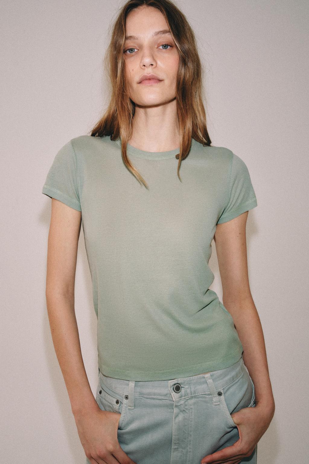 СВОБОДНАЯ ФУТБОЛКА С КОРОТКИМИ РУКАВАМИ