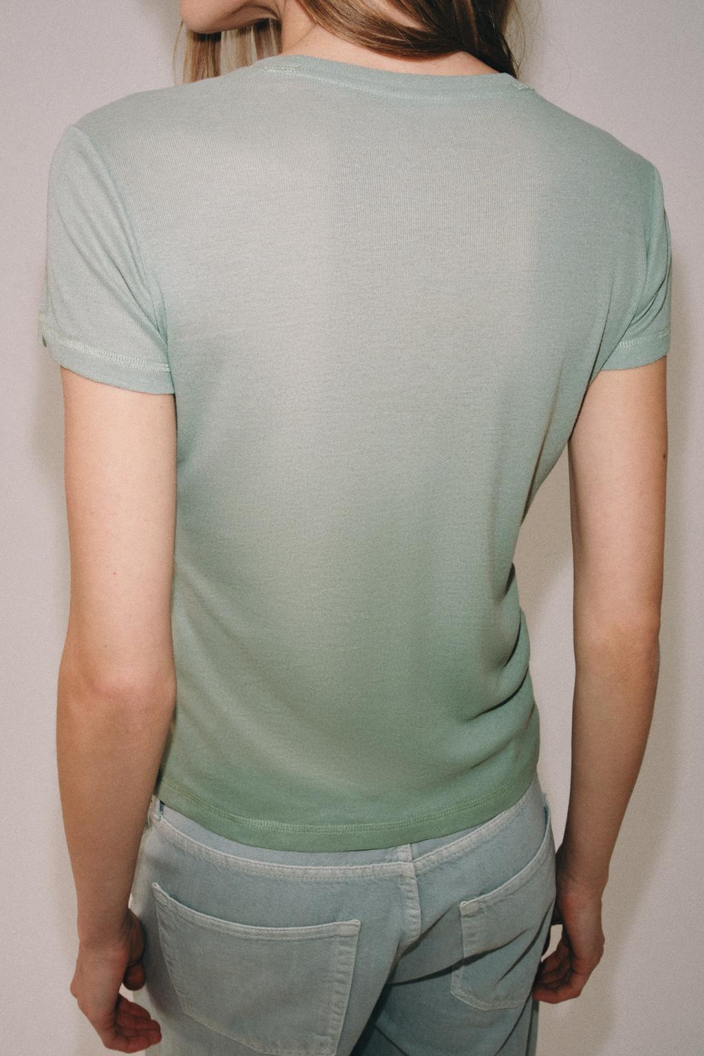 СВОБОДНАЯ ФУТБОЛКА С КОРОТКИМИ РУКАВАМИ