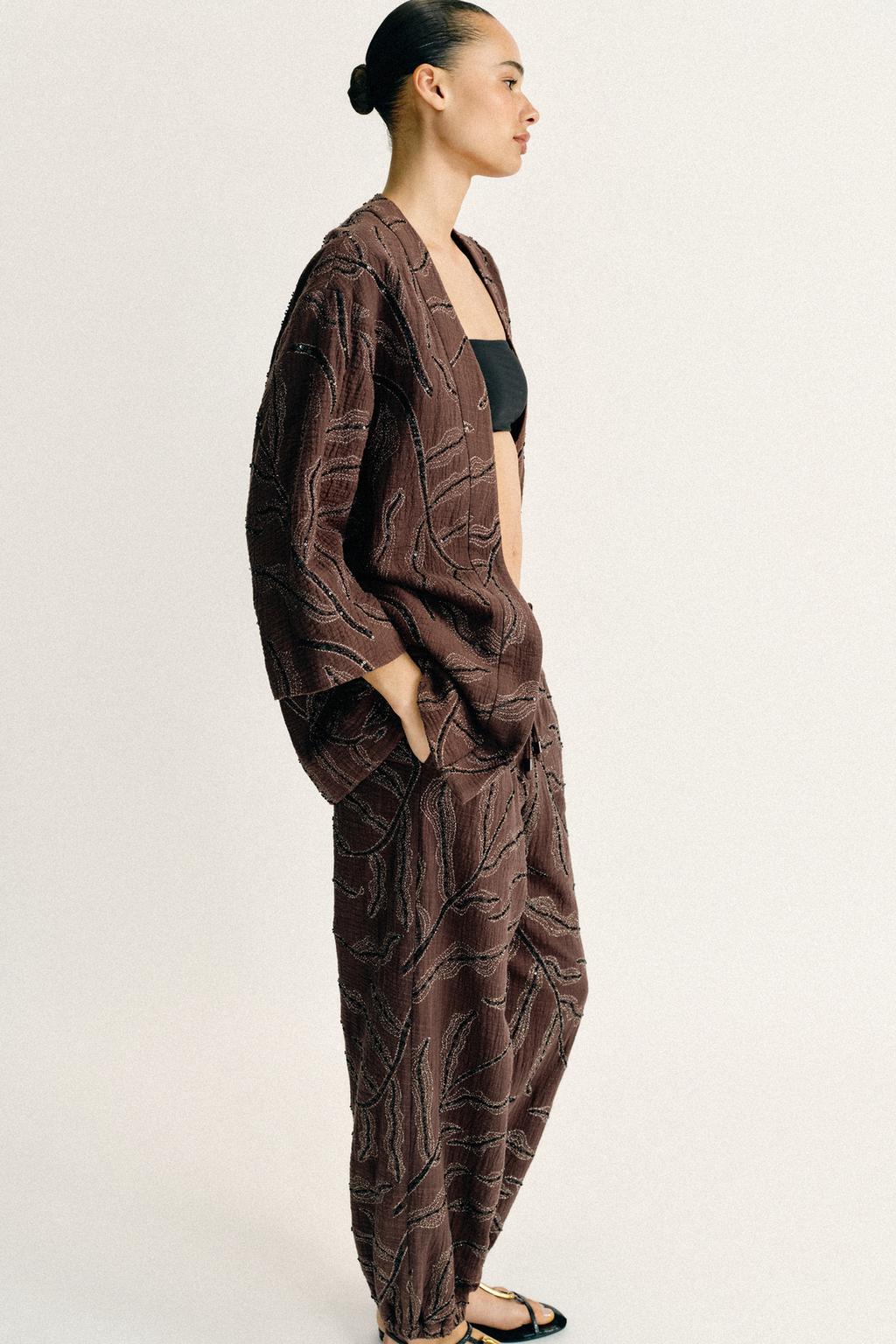 КИМОНО С ПАЙЕТКАМИ И БЛЕСТЯЩЕЙ НИТЬЮ