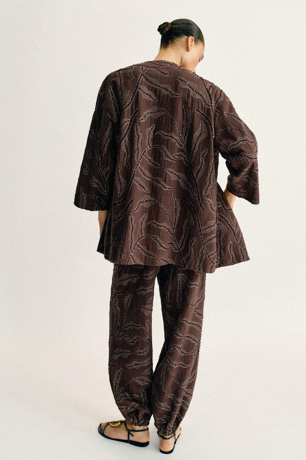 КИМОНО С ПАЙЕТКАМИ И БЛЕСТЯЩЕЙ НИТЬЮ