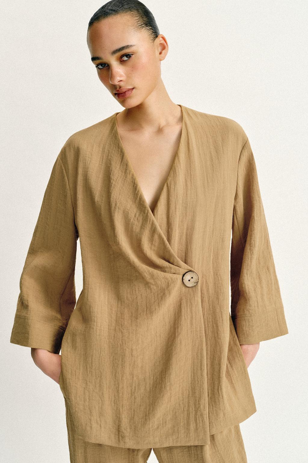 ДВУБОРТНЫЙ ЖАКЕТ С БОКОВЫМИ РАЗРЕЗАМИ