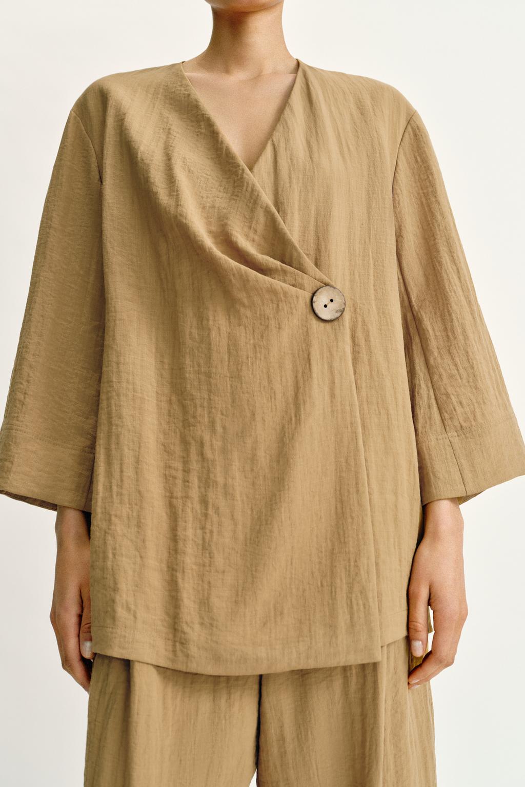 ДВУБОРТНЫЙ ЖАКЕТ С БОКОВЫМИ РАЗРЕЗАМИ