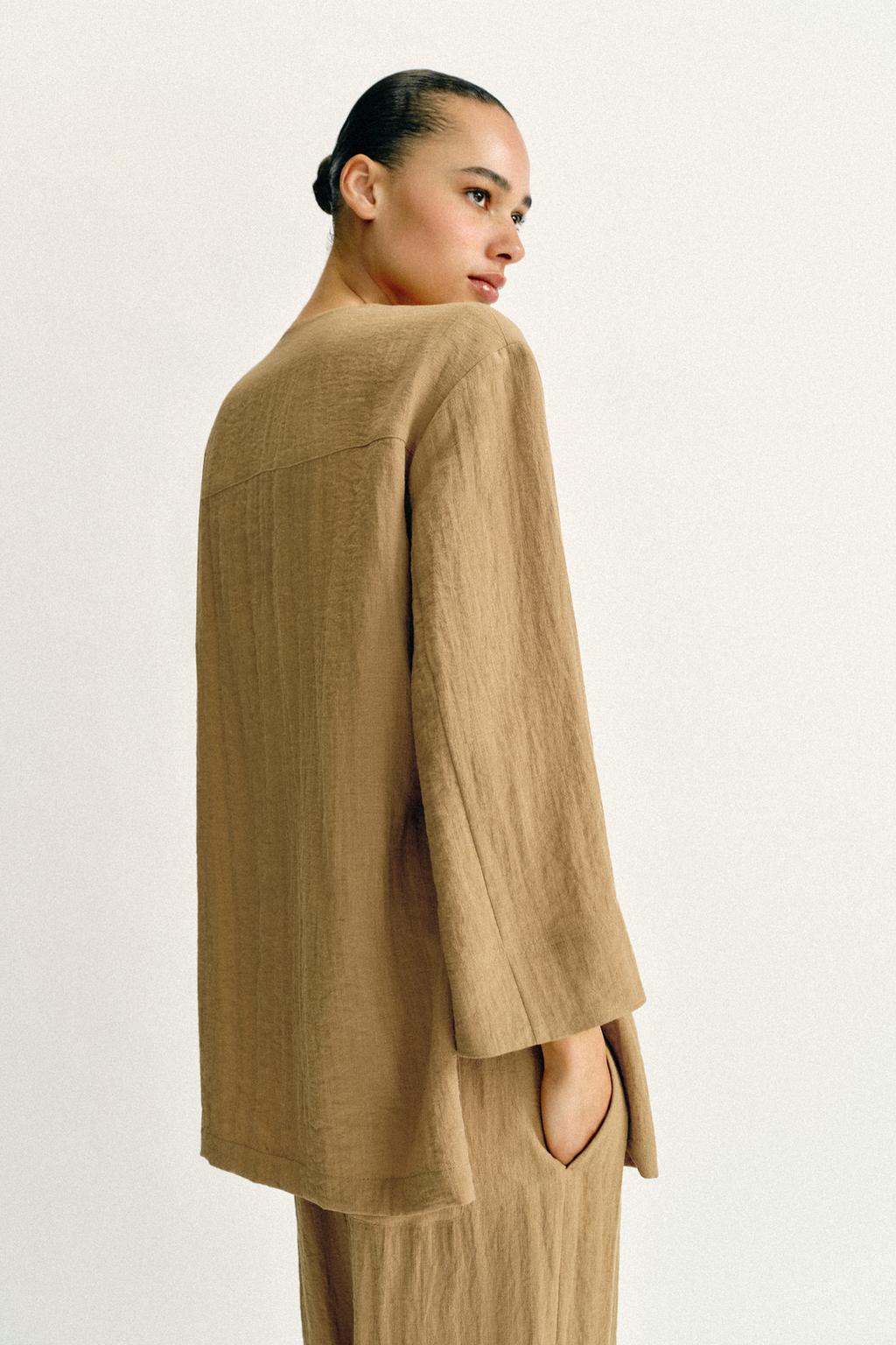 ДВУБОРТНЫЙ ЖАКЕТ С БОКОВЫМИ РАЗРЕЗАМИ