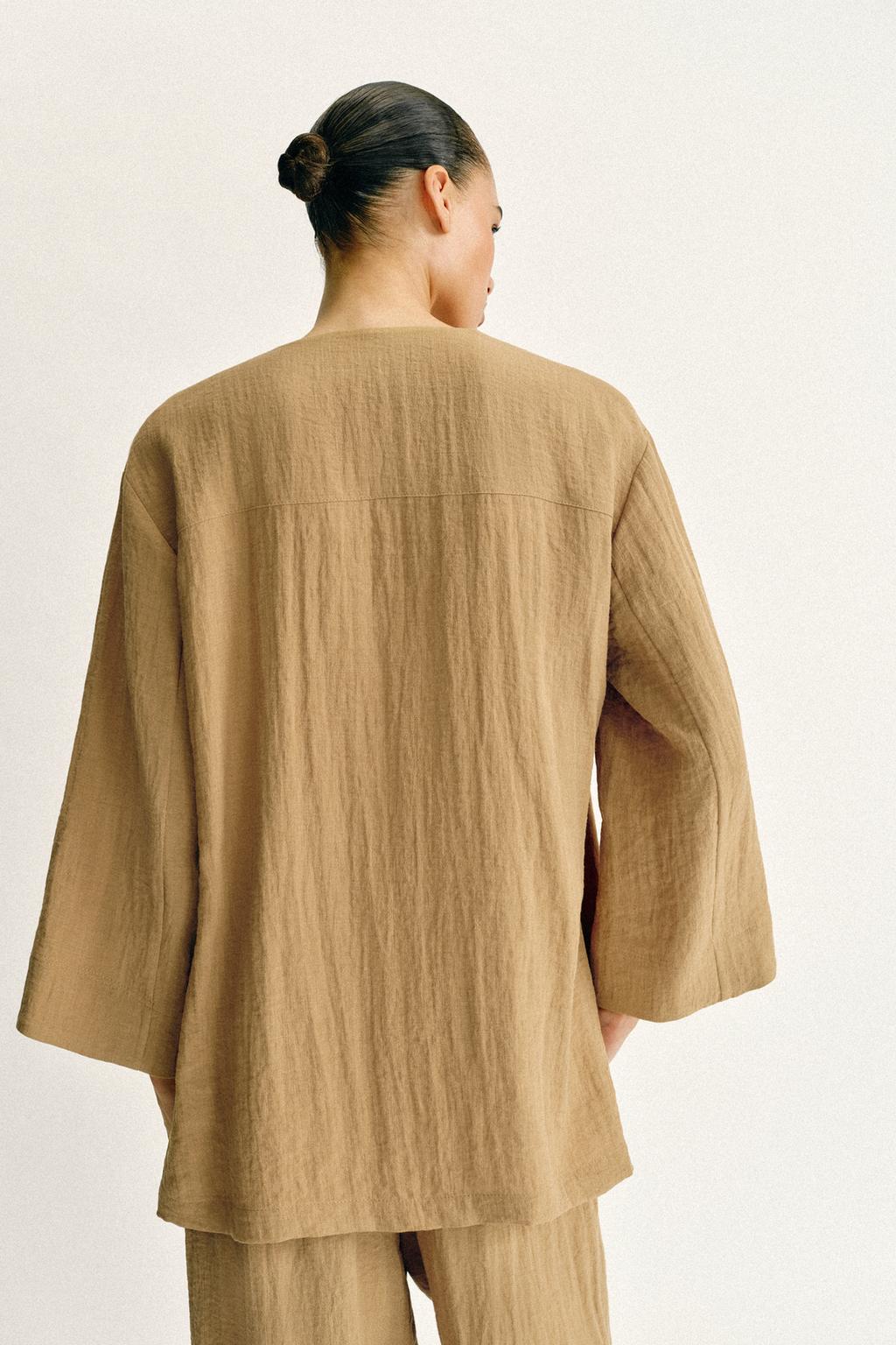 ДВУБОРТНЫЙ ЖАКЕТ С БОКОВЫМИ РАЗРЕЗАМИ