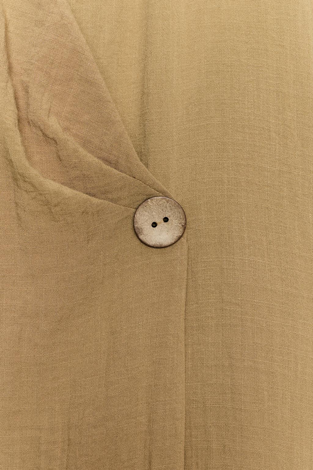 ДВУБОРТНЫЙ ЖАКЕТ С БОКОВЫМИ РАЗРЕЗАМИ