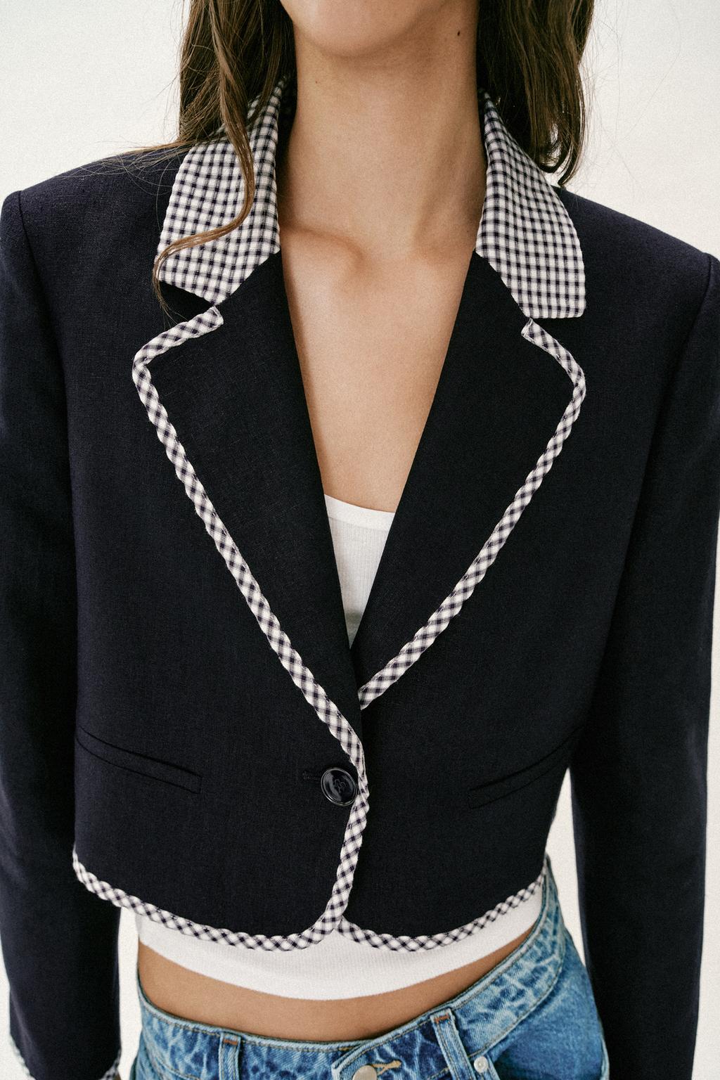 УКОРОЧЕННЫЙ БЛЕЙЗЕР В КЛЕТКУ ВИШИ