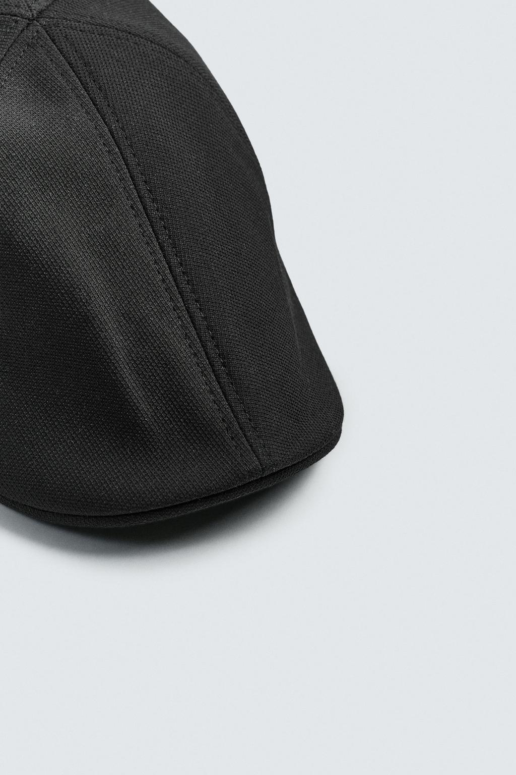 ПЛОСКАЯ КЕПКА ИЗ РЕЛЬЕФНОЙ ТКАНИ