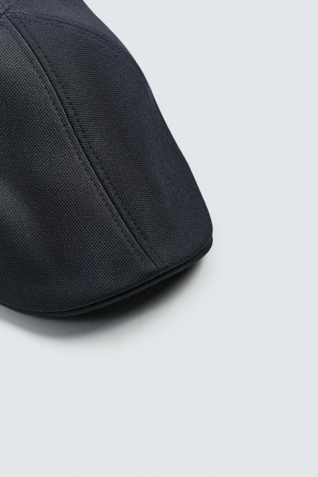 ПЛОСКАЯ КЕПКА ИЗ РЕЛЬЕФНОЙ ТКАНИ