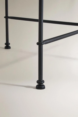 Кресло с подлокотниками с элементами кованого металла- Заказать в России