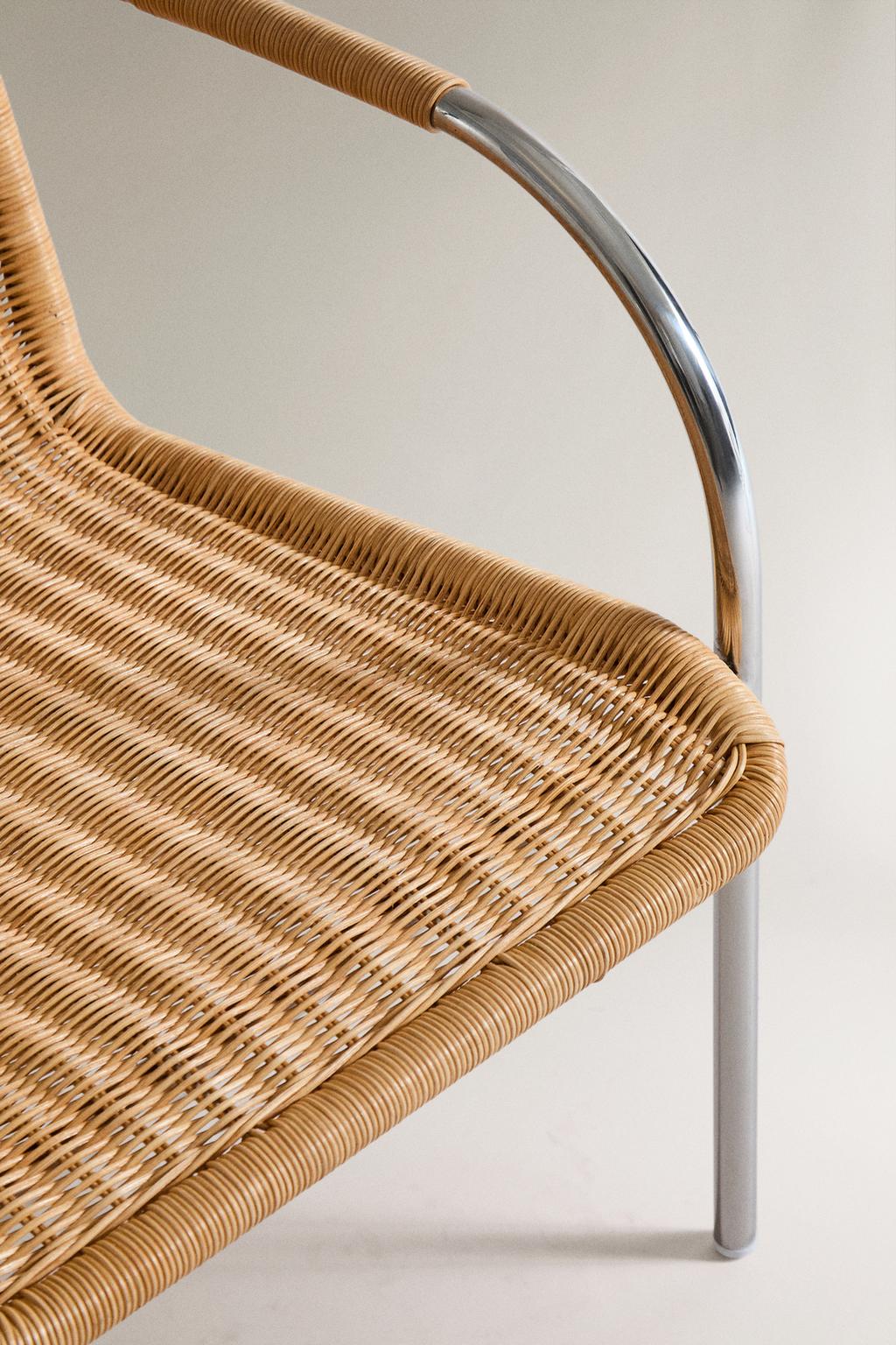 Кресло с элементами ротанга и стали