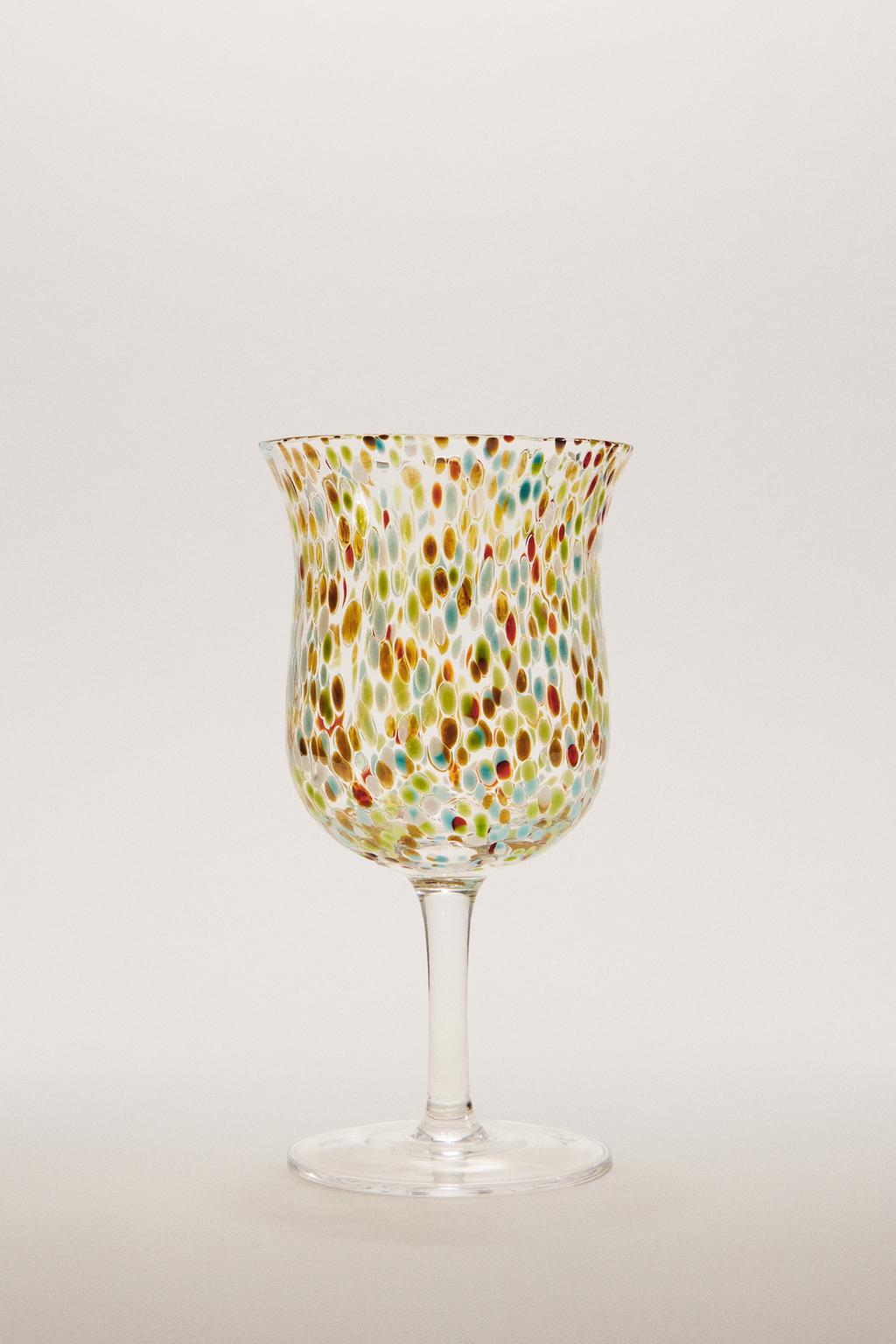 Винный стакан с разноцветной отделкой