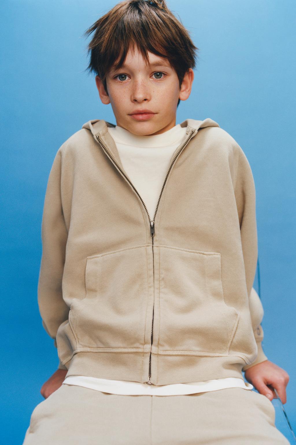 ОДНОТОННАЯ ТОЛСТОВКА НА МОЛНИИ