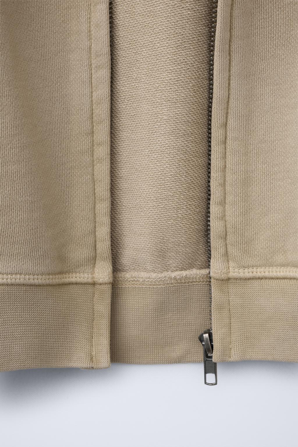 ОДНОТОННАЯ ТОЛСТОВКА НА МОЛНИИ