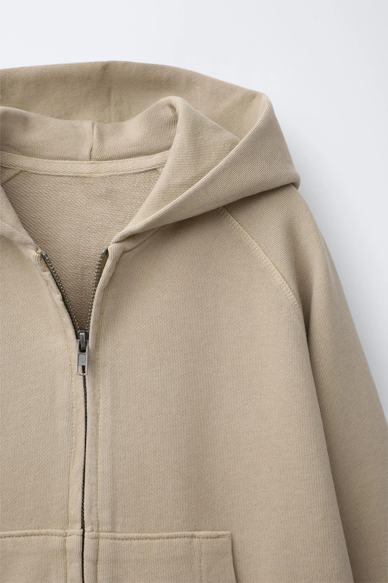 Толстовка с молнией и капюшоном