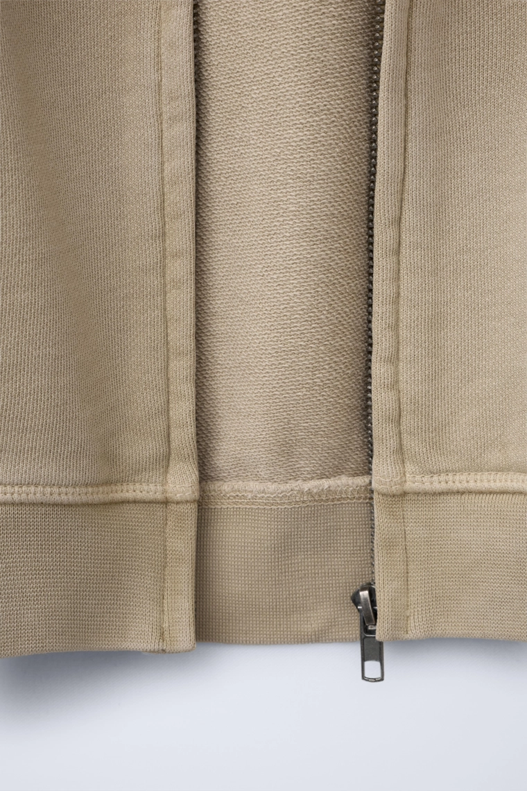 Толстовка с молнией и капюшоном