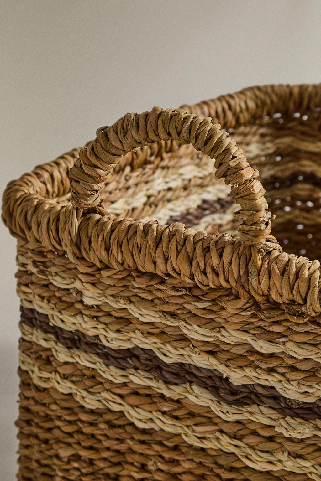 Прямоугольная корзина с полосками