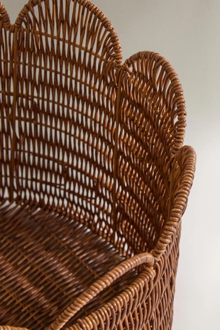 Корзина с округлым ободом и обработкой в виде волнистого края- Заказать в России