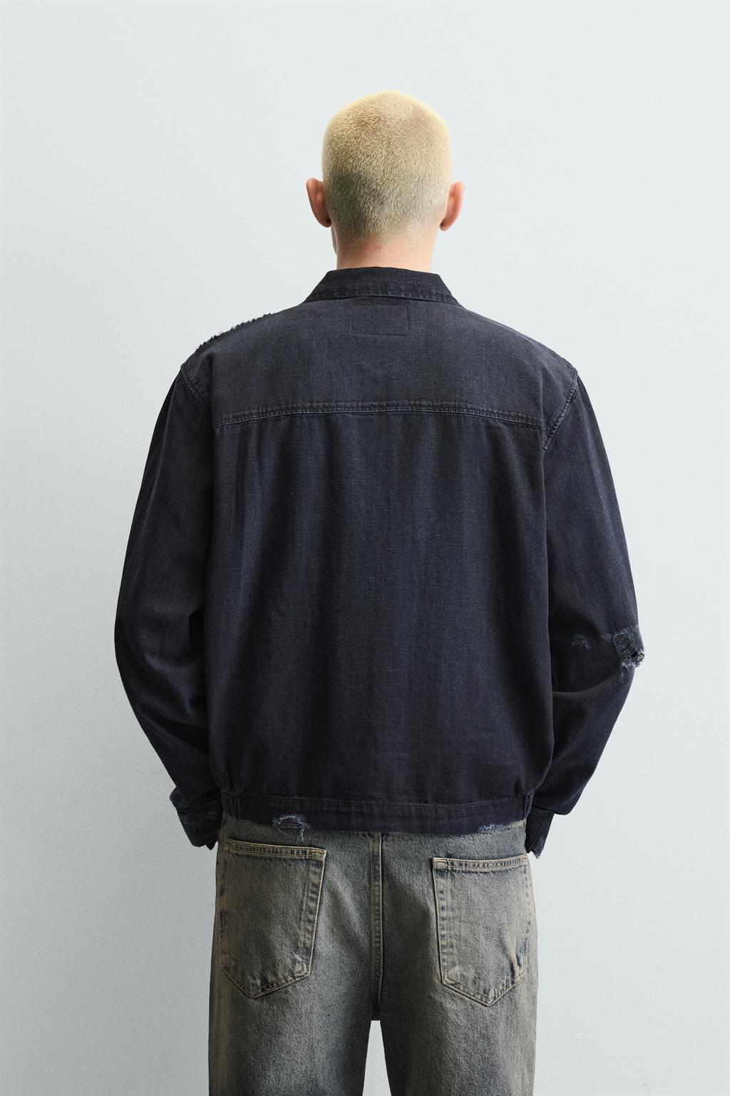 УКОРОЧЕННАЯ КУРТКА С ЭФФЕКТОМ РВАНЫХ ДЕТАЛЕЙ