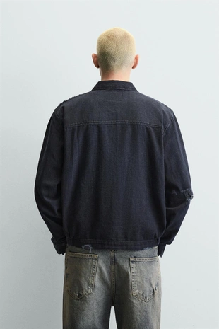 Укороченная куртка с эффектом рваных деталей- Заказать в России