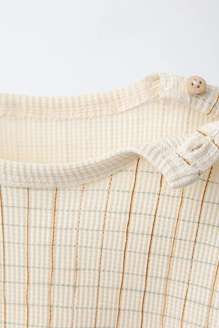 Комплект из футболки и шортов в клетку- Заказать в России