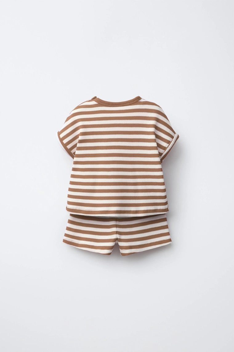 Комплект: футболка с полосками из вафельного трикотажа и шорты бермуды